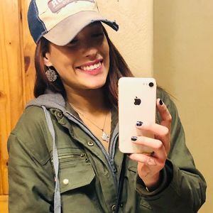 Meet your Posher, Danielle